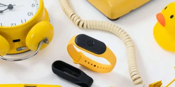 Amazon revoluciona el mercado: lanza una pulsera con inteligencia artificial que descifra tus conversaciones al instante