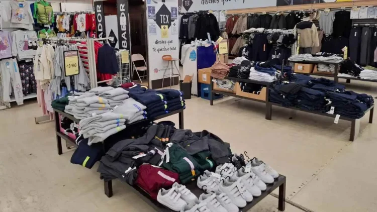 Aprovechá la oportunidad: furor en supermercados por zapatillas de marca a precios increíbles