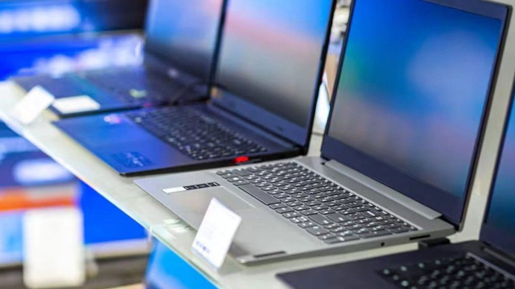 Cómo aprovechar el dólar blue para conseguir la notebook de tus sueños desde el exterior