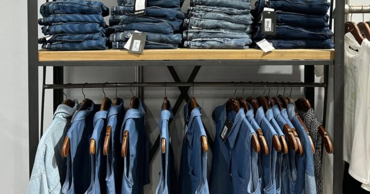 Descubren el secreto de las zapatillas accesibles: El nuevo destino de compras en Buenos Aires con descuentos imperdibles