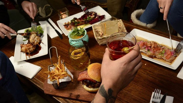 Descubrí las Mejores Promociones Bancarias para Celebrar el Día del Amigo 2025: Descuentos, Cuotas y Reintegros Imperdibles el 20 de Julio