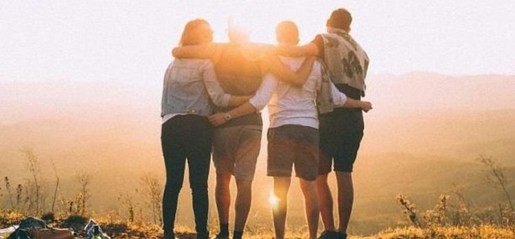 Las increíbles ofertas de los bancos en sus tiendas online para anticiparte al Día del Amigo