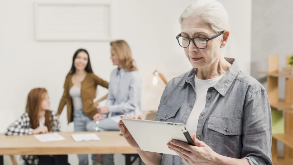 Revolución Digital: El Asistente Virtual para Adultos Mayores que Transforma el Ámbito Laboral en Argentina