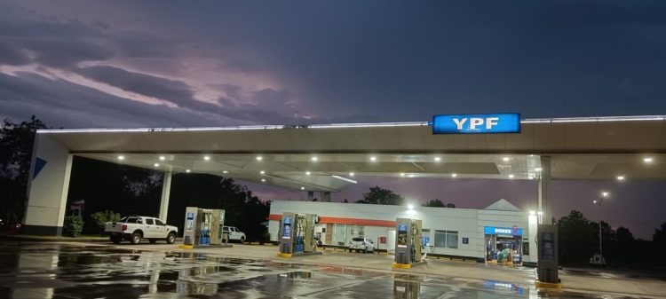 YPF lanza irresistibles descuentos nocturnos en Posadas: la jugada que transformará el mercado con su innovadora app