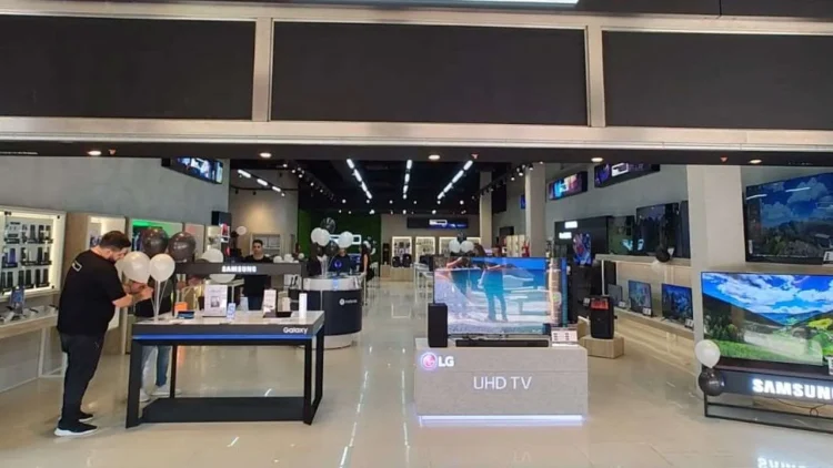 ¡Adiós a las tiendas físicas! Importante cadena de tecnología se reinventa y apuesta todo al comercio online