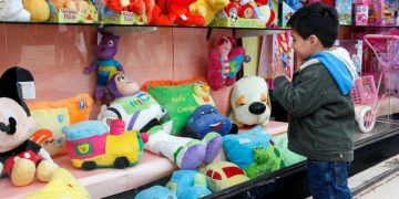 Caída en ventas del Día del Niño: ni las promociones logran repuntar el consumo en Argentina