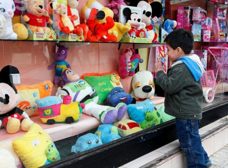 Caída en ventas del Día del Niño: ni las promociones logran repuntar el consumo en Argentina