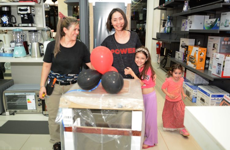 Celebración y compras en el corazón de Posadas: El Black Friday deslumbra en su tercera jornada con más de mil locales participantes