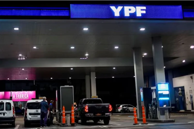 Descubrí el As bajo la Manga para Ahorrar hasta un 30% en Combustibles YPF este Agosto