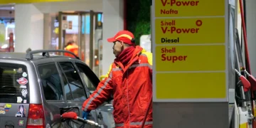 Descubrí las increíbles ofertas de YPF, Shell, Axion y Puma: descuentos de hasta el 30% en combustibles este agosto