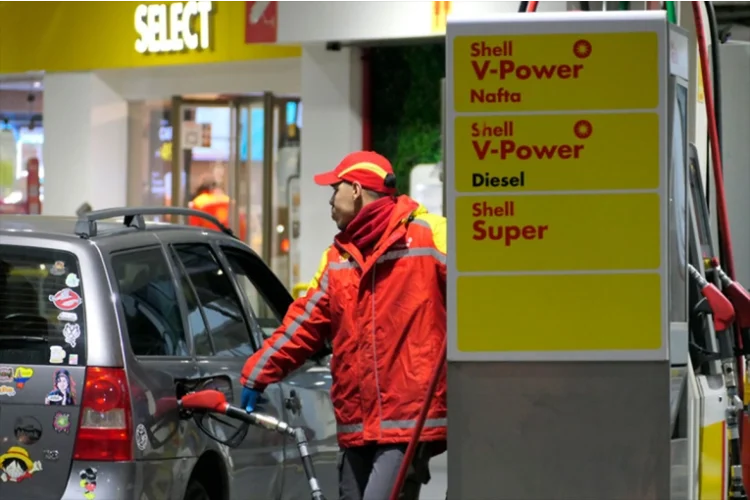 Descubrí las increíbles ofertas de YPF, Shell, Axion y Puma: descuentos de hasta el 30% en combustibles este agosto