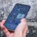 Descubrí por qué tu celular "resistente al agua" puede fallar en la pileta o la playa