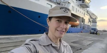 Descubriendo a Nadia Coralina: La Científica Argentina que Revoluciona las Redes Enseñando desde las Profundidades del Océano
