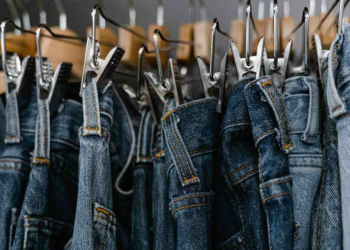 Furor por los jeans: supermercados lanzan descuentos irresistibles de hasta el 50%