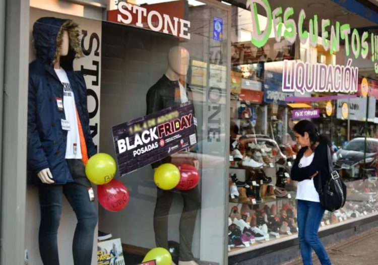 La locura del Black Friday llega a Posadas: más de 1200 comercios ofrecen descuentos irresistibles del 50%