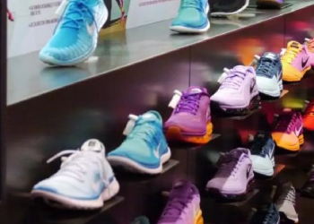 Locura en el outlet de zapatillas de Buenos Aires: precios imperdibles bajo los $40.000 atraen multitudes