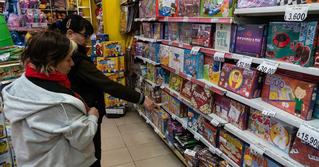 Los argentinos aprietan el cinturón: cómo el Día del Niño sintió el impacto económico pese a las ofertas