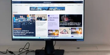 Revolucioná tu espacio de trabajo con la Banghó All In One Lite E24T: Elegancia y potencia al alcance de tu mano