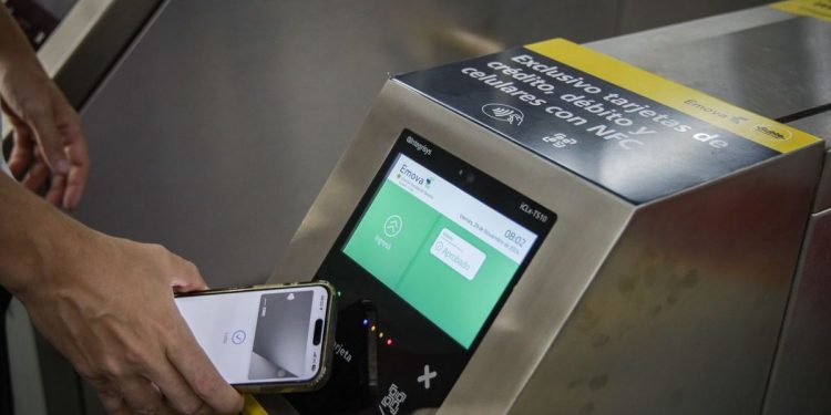 Viajar gratis en el Subte de Buenos Aires: así funciona el 100% de reintegro pagando con Visa y tu celular