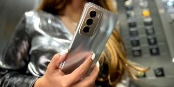 El celular que lleva 5G, gran cámara y diseño premium a la gama media: el Oppo Reno 12 5G