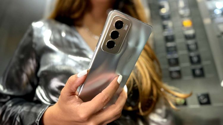 El celular que lleva 5G, gran cámara y diseño premium a la gama media: el Oppo Reno 12 5G