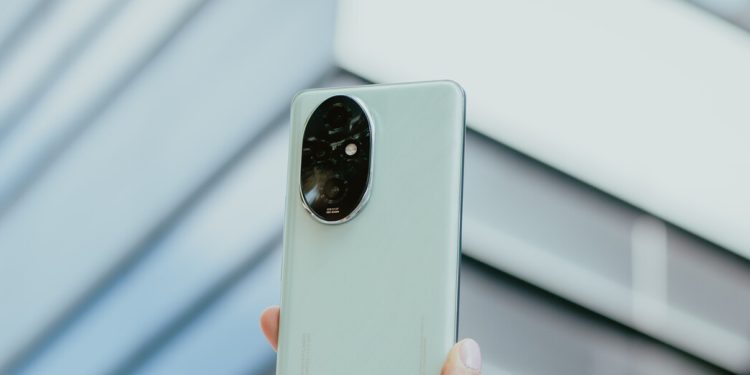 El celular que apunta directo al usuario exigente sin precio de gama alta: HONOR 200 Pro 5G