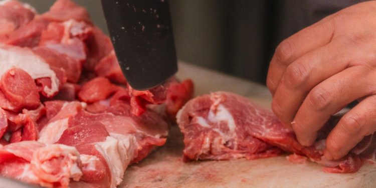 Carnicerías con descuento en enero 2026: días clave para ahorrar y con qué conviene pagar