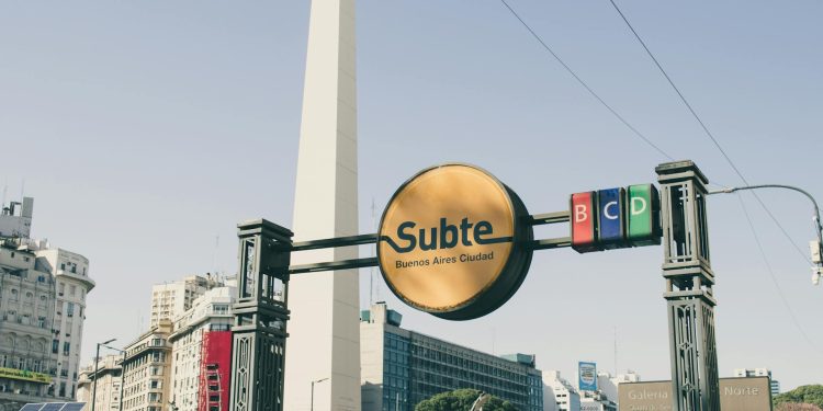 Cómo viajar gratis en colectivos y subtes con Mercado Pago: Ahorrá hasta $15.000 por mes