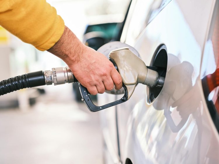 Verano 2026: billeteras y tarjetas lanzan fuertes descuentos para ahorrar en nafta y gasoil