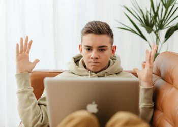 Por qué los celulares importados seguirían caros pese a la baja de aranceles