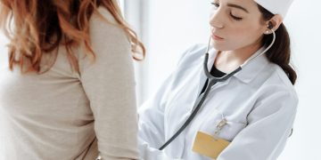 Prepagas que incluyen asistencia al viajero en el exterior: qué cubren y cómo ahorrar antes de viajar