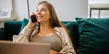 Tecno Phantom V Fold 2, el celular plegable de $2 millones que desafía a las marcas líderes