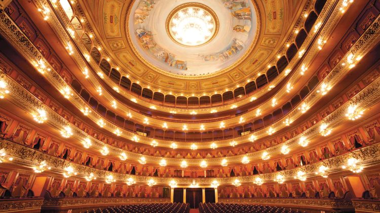Descubre el Teatro Colón con Travel Sale 2024