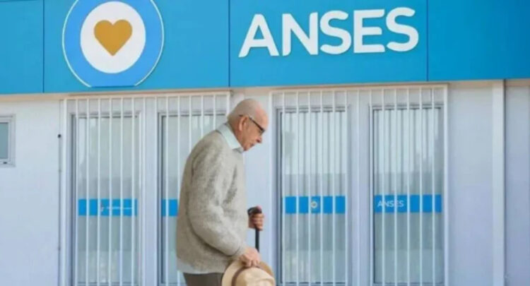 Jubilados: a quiénes les corresponde el bono extra de $70.000 en septiembre 2024