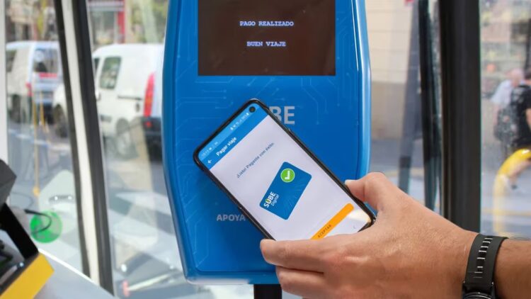 Comienza a funcionar la SUBE digital: qué hay que tener en cuenta para pagar el colectivo desde el celular
