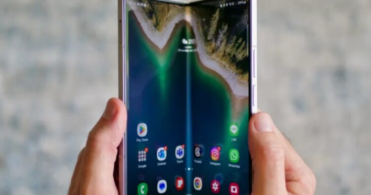 Samsung podría estar diseñando un teléfono tríptico para 2025