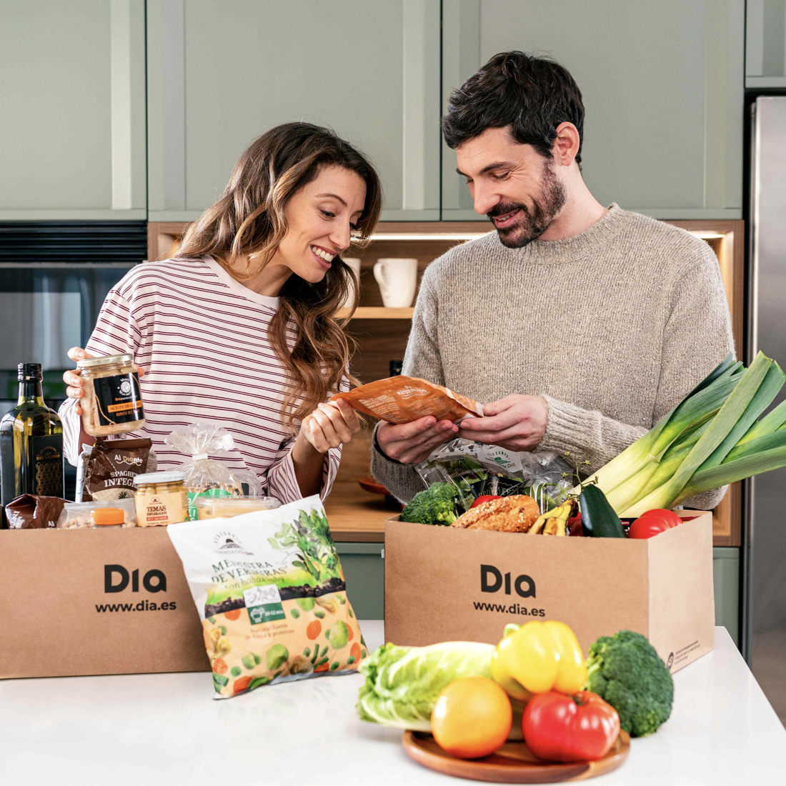 Estudio Revela: 54% de Jóvenes Prefieren Compras Online por Descuentos, el Ahorro de Tiempo Gana Popularidad entre Adultos Mayores