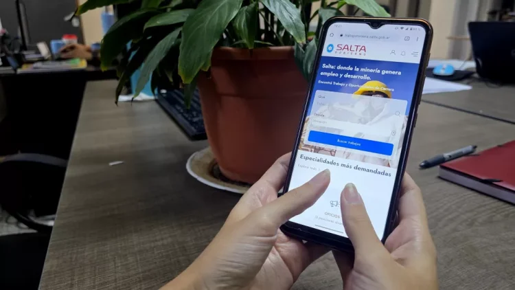 Plataforma de Ofertas Laborales en Minería Ahora con Soporte Digital para Carga de Datos