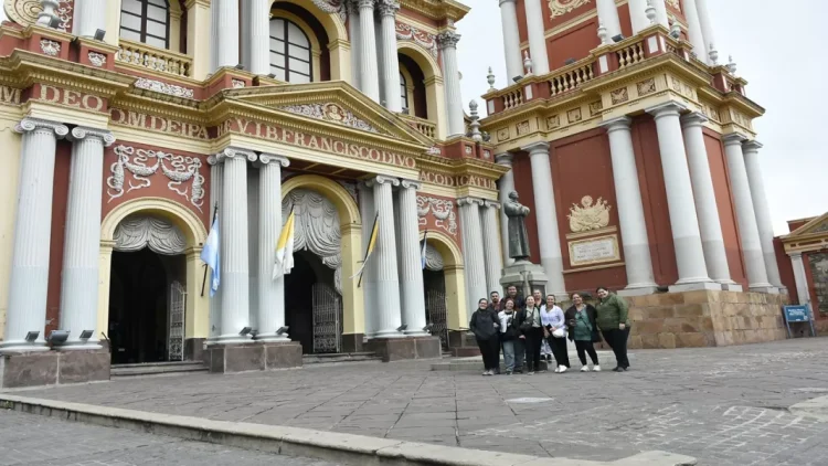 Periodistas Paraguayos Exploran Salta: Un Viaje para Descubrir y Promover los Encantos Turísticos de la Región