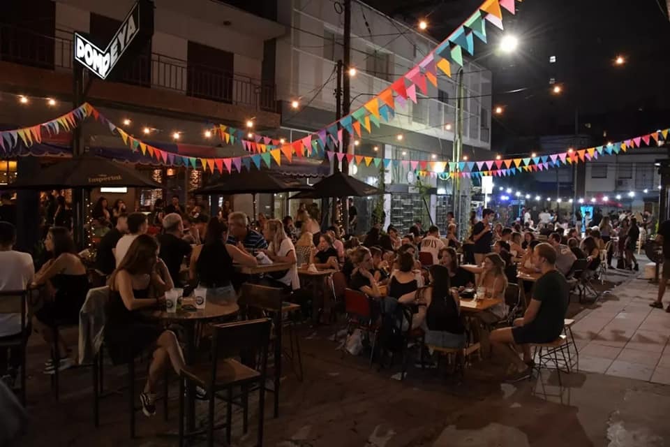 Morón Celebra: Noche de las Cervecerías con Promociones Únicas, Bares y Música en Vivo