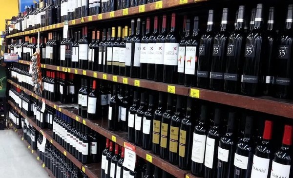 Furor por la Gran Liquidación de Vinos y Espumantes en Histórico Supermercado: ¡Descuentos Imperdibles!