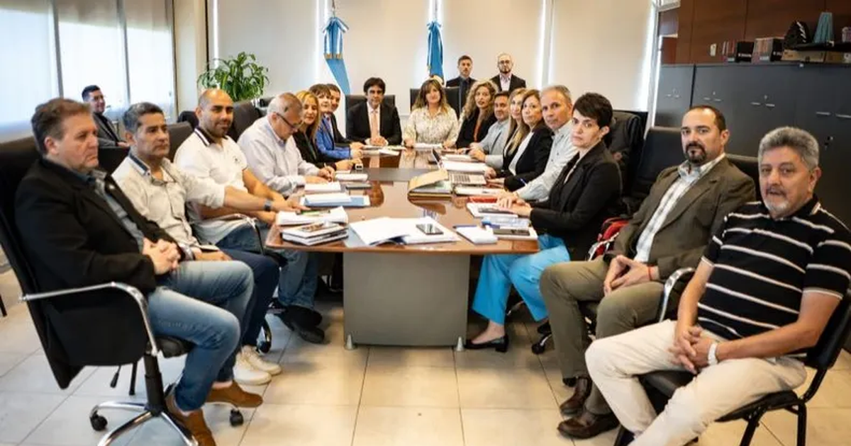 Gremio Docente en San Juan rechaza oferta de bono de $100.000 del Gobierno: ¿Qué Sigue para los Educadores?