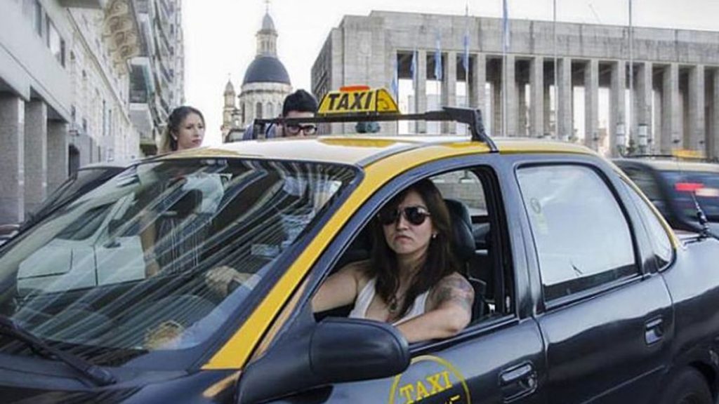 Descenso en la Demanda de Taxis para Mujeres: Cómo la Saturación del Mercado Está Impactando el Servicio