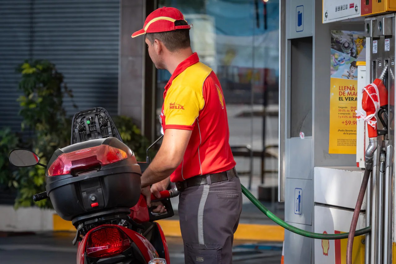 Ahorra hasta $30,000 por carga: Descuentos exclusivos en nafta y gasoil durante abril