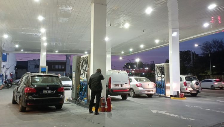 Última Hora: Aumento de Precios en Combustibles para Abril - Descubre las Mejores Promociones para Ahorrar
