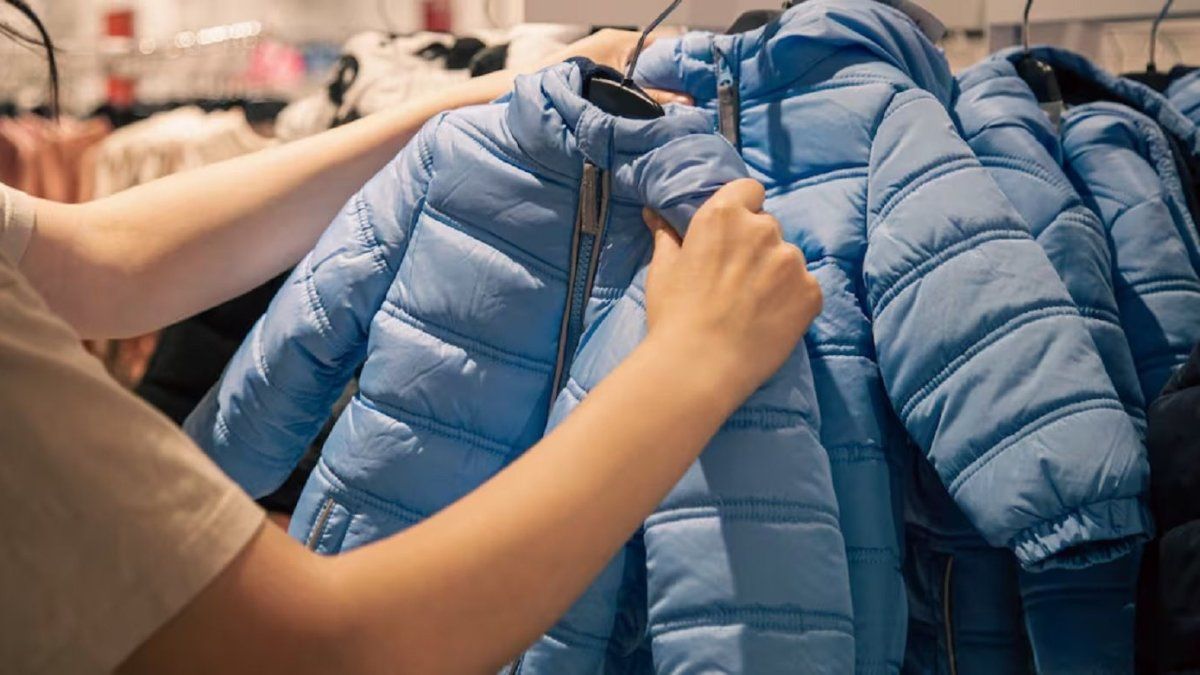 Descubre Dónde Encontrar Camperas de Invierno por Menos de $20.000: ¡Ofertas Increíbles en Supermercados Locales!