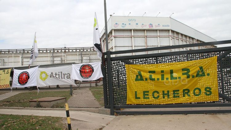 Gigante Láctea Aplica Suspensiones y Descuentos Salariales: Impacto en Empleados y Respuestas del Sector
