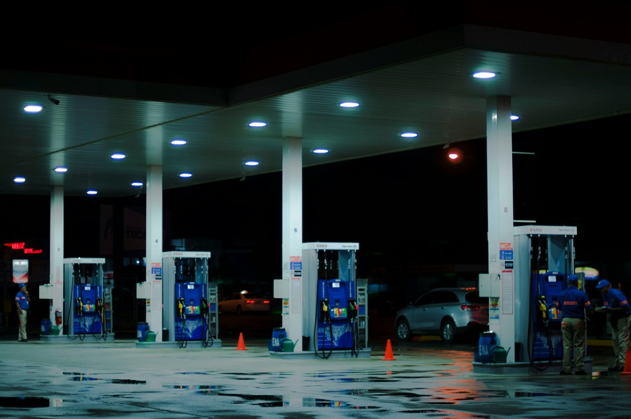 Estación de servicio; combustible; nafta. Foto: Unsplash