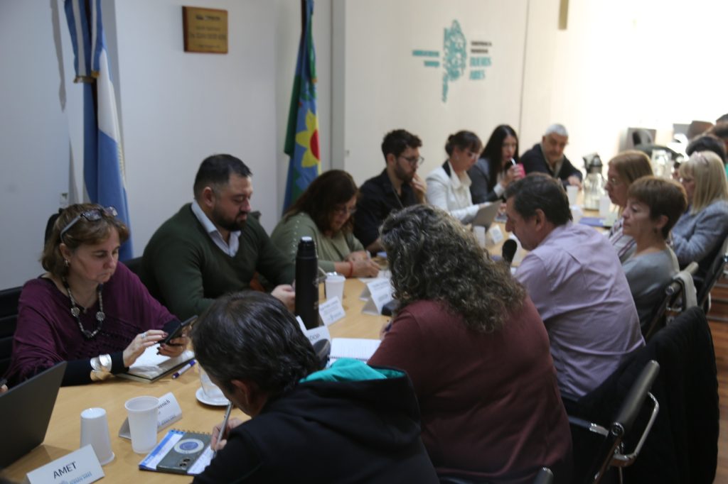 Negociaciones en punto muerto: ¿Cuándo llegará la nueva oferta salarial para docentes y estatales?