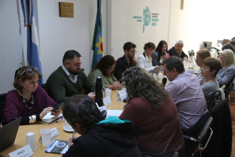 Negociaciones en punto muerto: ¿Cuándo llegará la nueva oferta salarial para docentes y estatales?